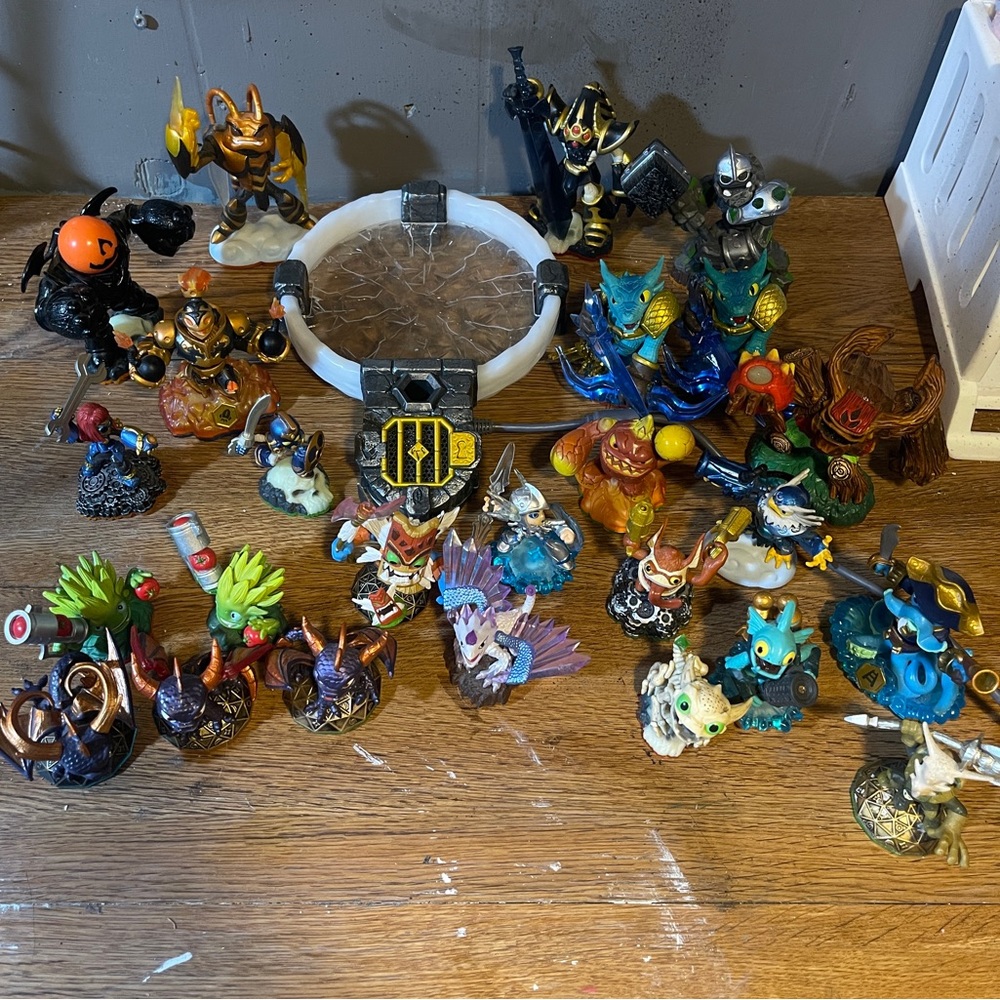 Bundle Set of Activision Skylanders Portal for XBOX One & 26 Figures